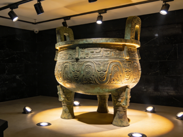 光，是关于毫米与毫秒的精准艺术